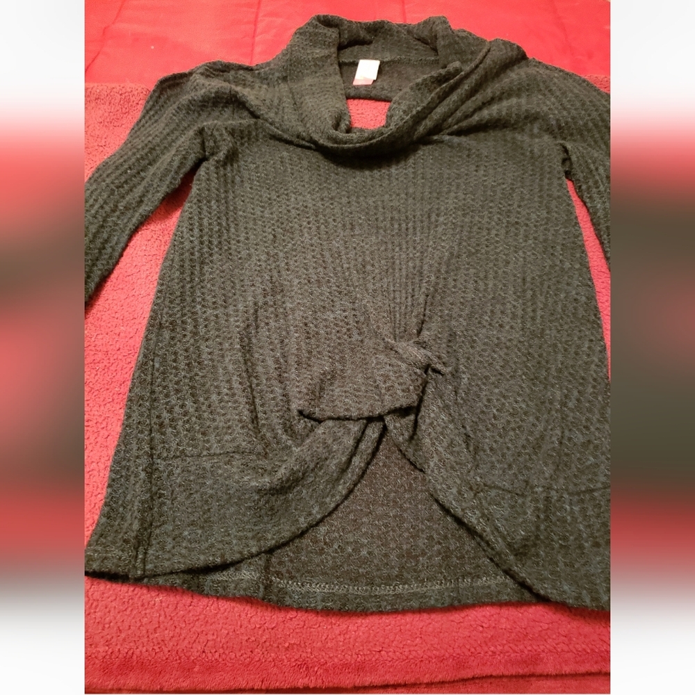 Very petty, dark green, long sleeve, sweater with key hole back. Size small.